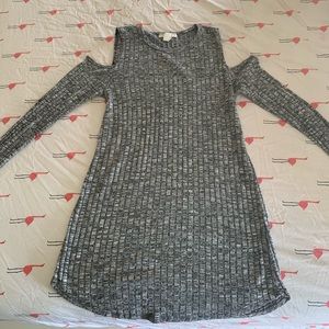 Women’s cold shoulder top!